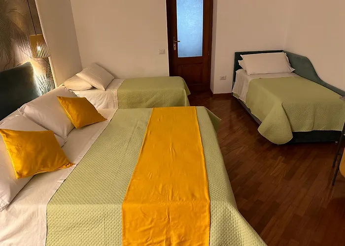 Two Rooms Chiaia 37
