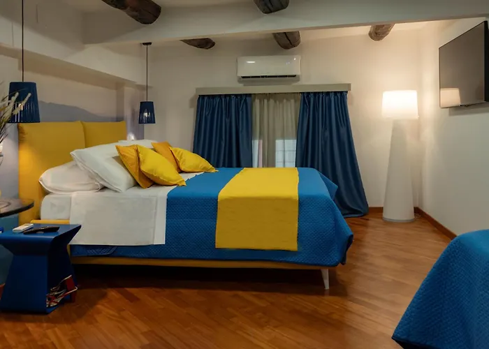 Two Rooms Chiaia 37